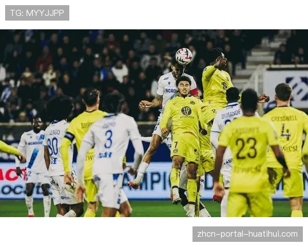 赛后更衣室：击败巴黎后，布雷斯特全队庆祝锁定欧战资格